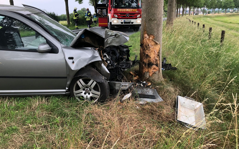 FW-KLE: Auslaufende Betriebsstoffe nach Verkehrsunfall - Foto: presseportal.de