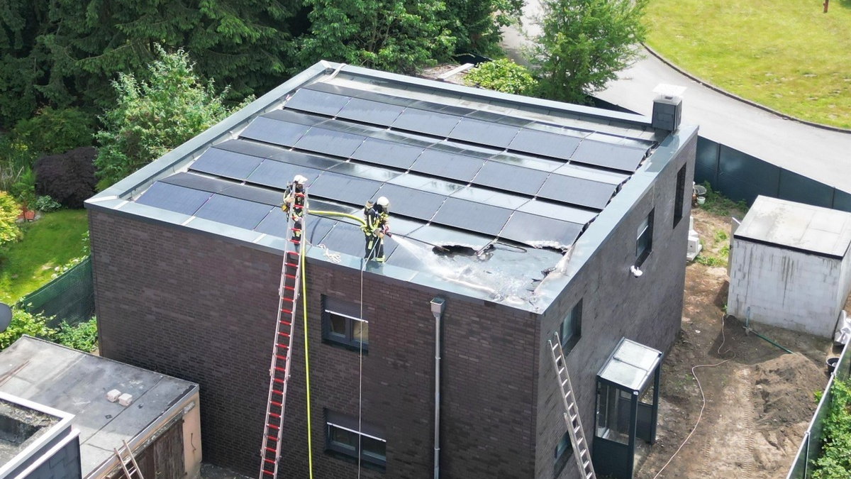 FW-BO: Brand einer Photovoltaik-Anlage in Bochum-Hiltrop - Foto: presseportal.de