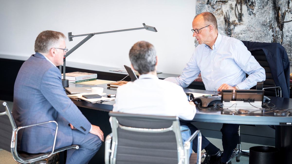 Abstimmung mit den europäischen Partnern: Merz telefoniert mit Macron und Starmer.  - Foto: Bundesregierung/Bergmann/Presse- und Informationsamt der Bundesregierung/dpa