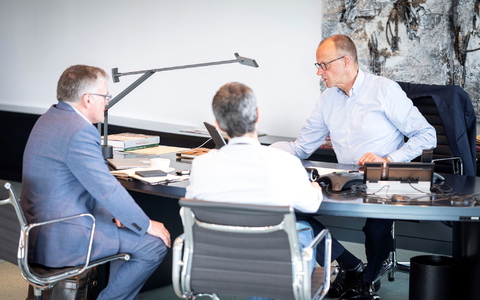 Abstimmung mit den europäischen Partnern: Merz telefoniert mit Macron und Starmer.  - Foto: Bundesregierung/Bergmann/Presse- und Informationsamt der Bundesregierung/dpa