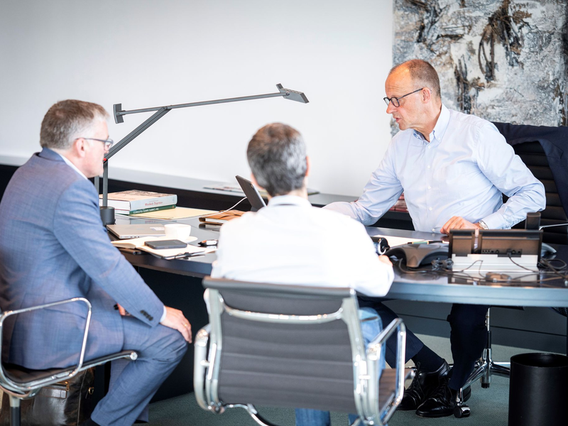 Abstimmung mit den europäischen Partnern: Merz telefoniert mit Macron und Starmer.  - Foto: Bundesregierung/Bergmann/Presse- und Informationsamt der Bundesregierung/dpa