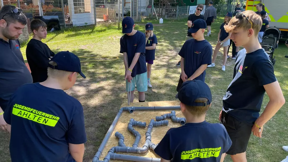 FW Lehrte: Feuerwehr richtet Stadtjugendfeuerwehr Zeltlager in Arpke aus - Bild: presseportal.de