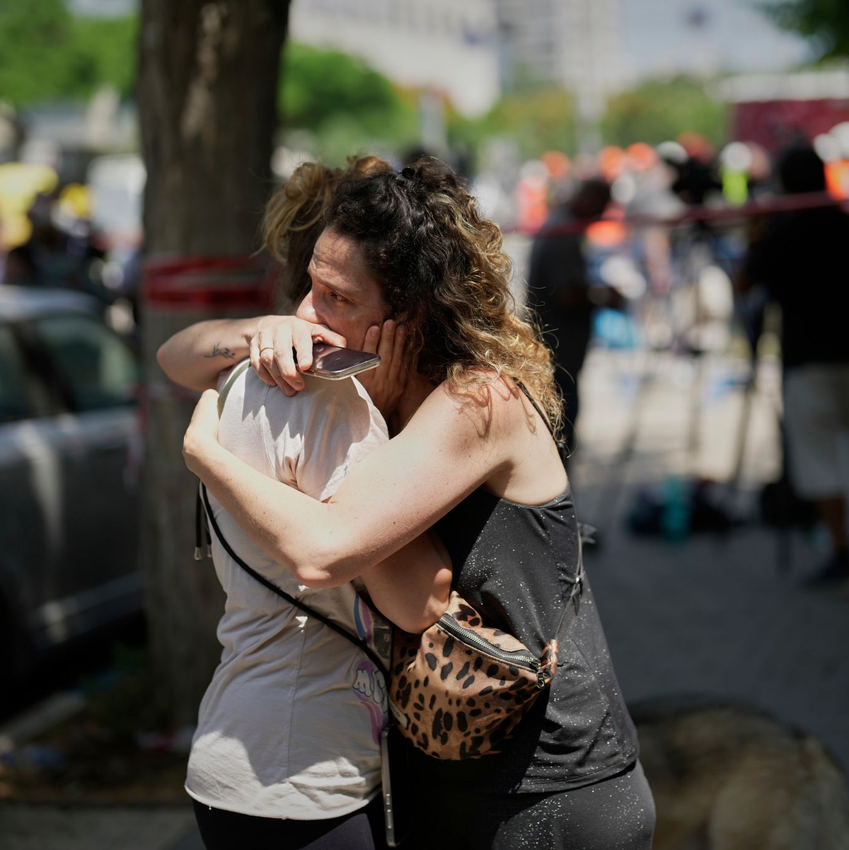 Die iranischen Gegenangriffe richteten schwere Schäden an. - Foto: Bernat Armangue/AP/dpa