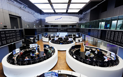 Die Aktienmärkte bieten in diesem Jahr ein ungewohntes Bild: In Europa geht es schneller aufwärts als in den USA. (Symbolbild) - Foto: Lando Hass/dpa