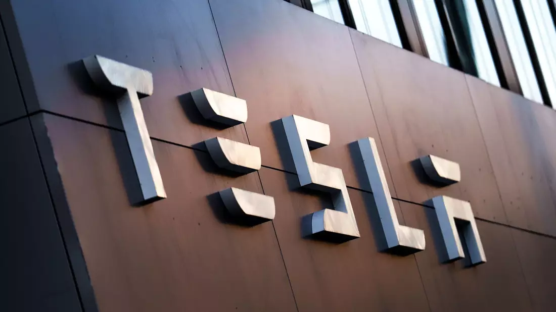 Tesla startet seinen lange angekündigten Robotaxi-Dienst.  - Bild: Andreas Arnold/dpa