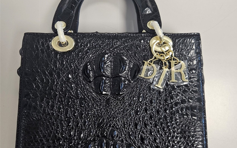 HZA-OS: Osnabrücker Zoll stoppt die Einfuhr einer Handtasche aus Krokodilleder - Foto: presseportal.de