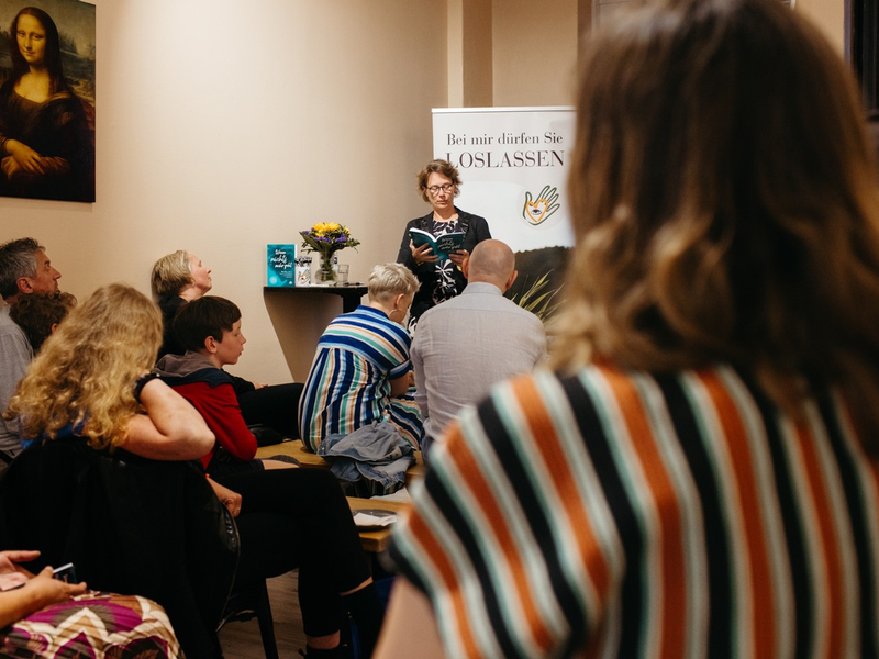 Großer Erfolg für Stefanie Schnier: Lesung ihres Buches Wenn nichts mehr geht begeistert Publikum in Berlin - Foto: presseportal.de