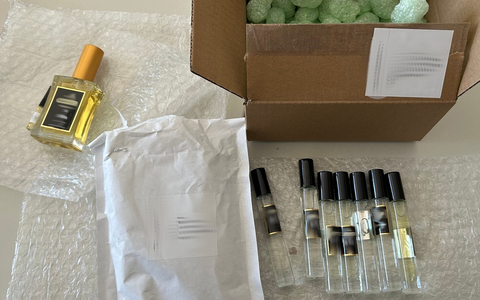 HZA-SI: Zöllner haben den richtigen Riecher - 31 versandfertige Pakete mit Parfüm bei der Einfuhr nicht verzollt. - Foto: presseportal.de