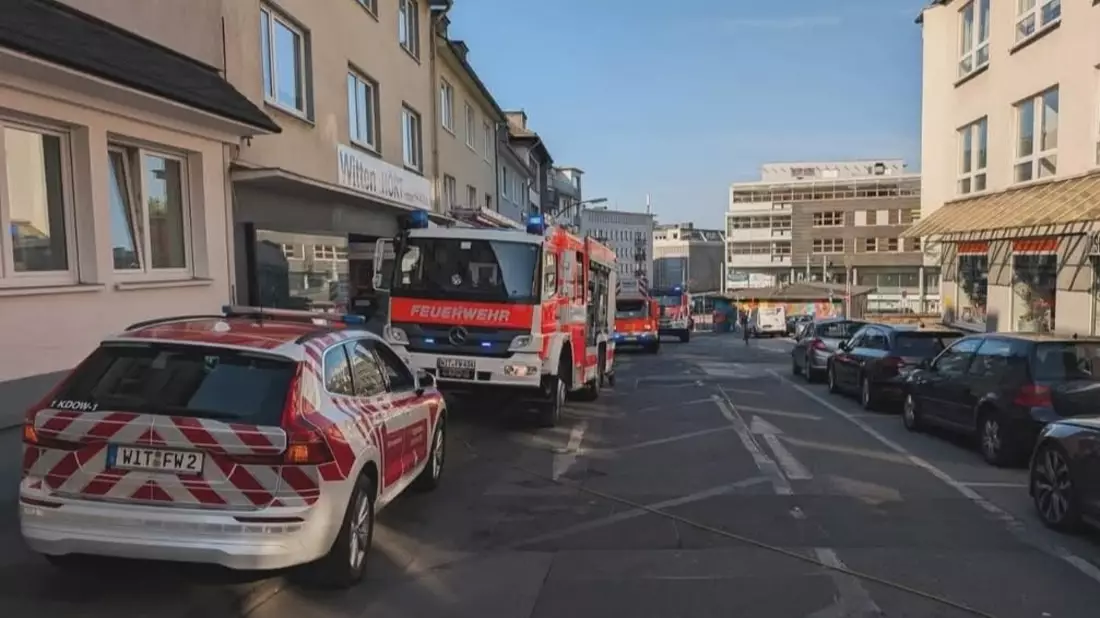 FW Witten: Feuer im Hinterhof der Johannisstraße - Bild: presseportal.de
