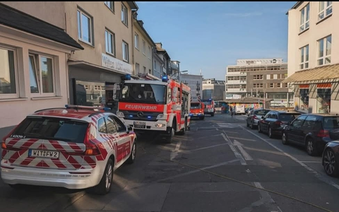 FW Witten: Feuer im Hinterhof der Johannisstraße - Foto: presseportal.de