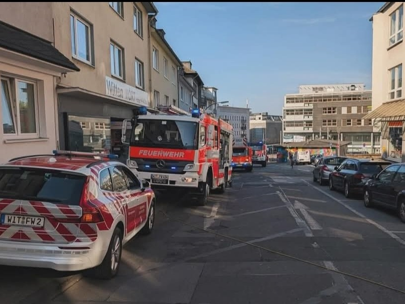 FW Witten: Feuer im Hinterhof der Johannisstraße - Foto: presseportal.de