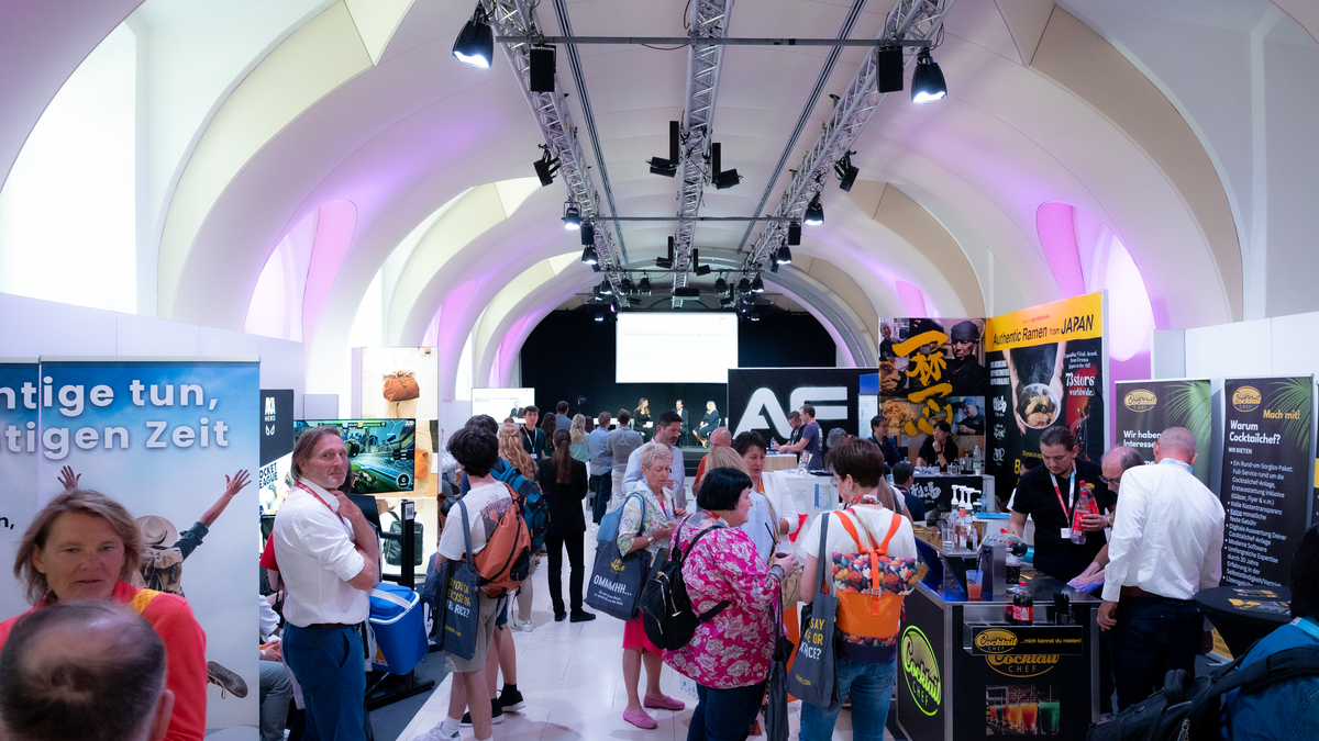Lebendiges Messeleben in Arena21 - Foto: FEXA25/Philipp Blickfang Photography über pressetext.de