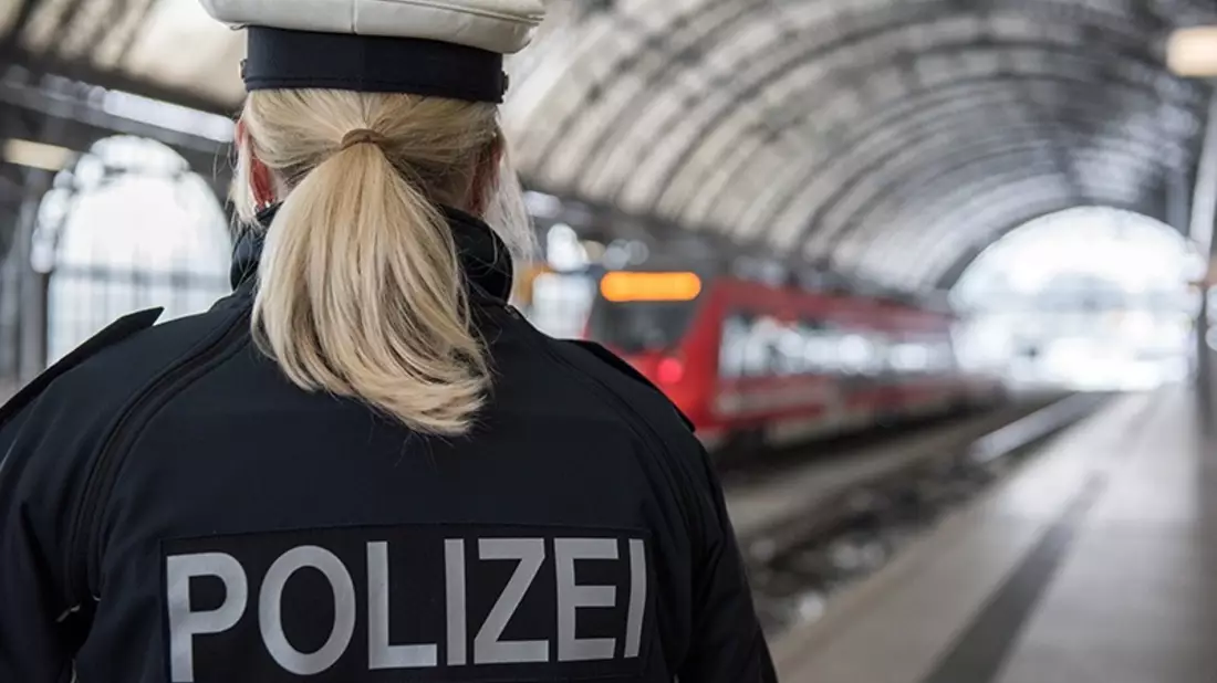 BPOL-BadBentheim: Tatverdächtiger täuscht Anruf vor und stiehlt Smartphone - Bild: presseportal.de