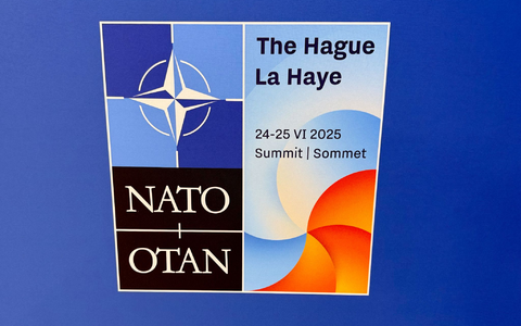 Schon vor Beginn des Nato-Gipfels gibt es einen Gewinner: Donald Trump. - Foto: Martin Romanczyk/dpa