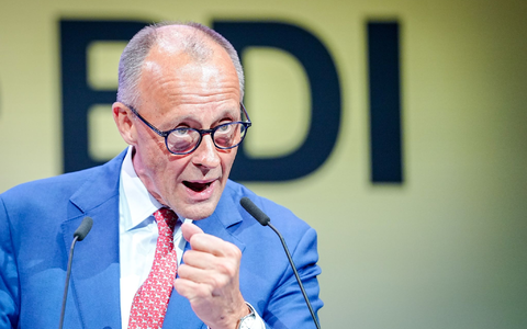 Merz unterstützt die Luftangriffe, ohne das Wort «Drecksarbeit» zu wiederholen. - Foto: Kay Nietfeld/dpa Merz unterstützt die Luftangriffe, ohne das Wort «Drecksarbeit» zu wiederholen. - Foto: Kay Nietfeld/dpa