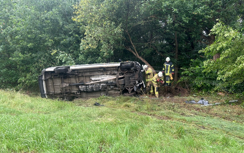 FW-OLL: Verkehrsunfall auf der A29 - Transporter kommt von Fahrbahn ab - Foto: presseportal.de
