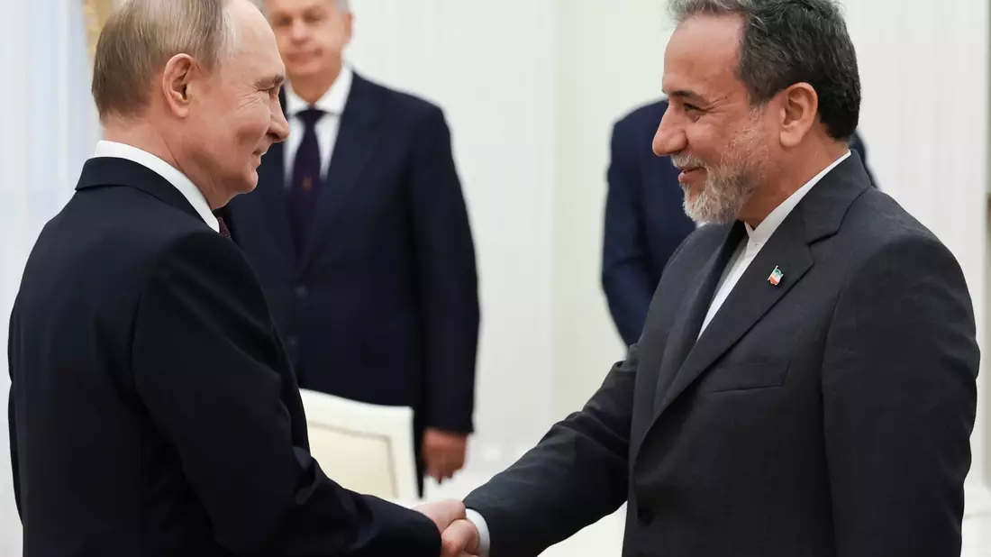 Russlands Präsident Wladimir Putin sagte dem Iran die Unterstützung seines Landes zu, ließ aber offen, wie die aussehen könnte. - Bild: Alexander Kazakov/Pool Sputnik Kremlin/AP/dpa