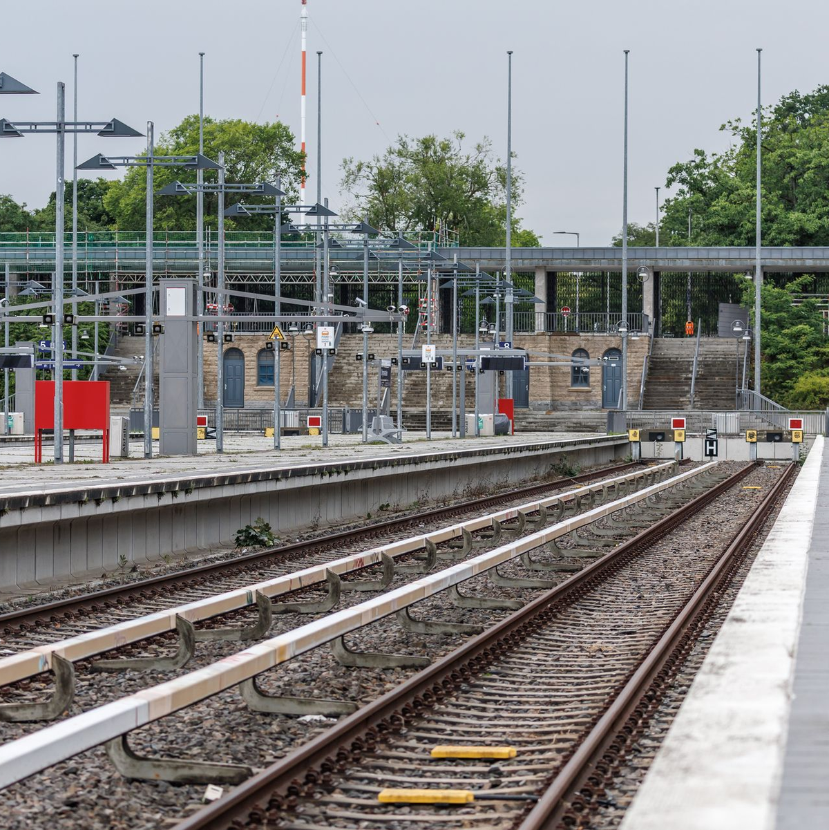 Im Berliner S-Bahn-Gebiet wurde der Zugverkehr ausgesetzt. (Archivbild) - Foto: Andreas Gora/dpa