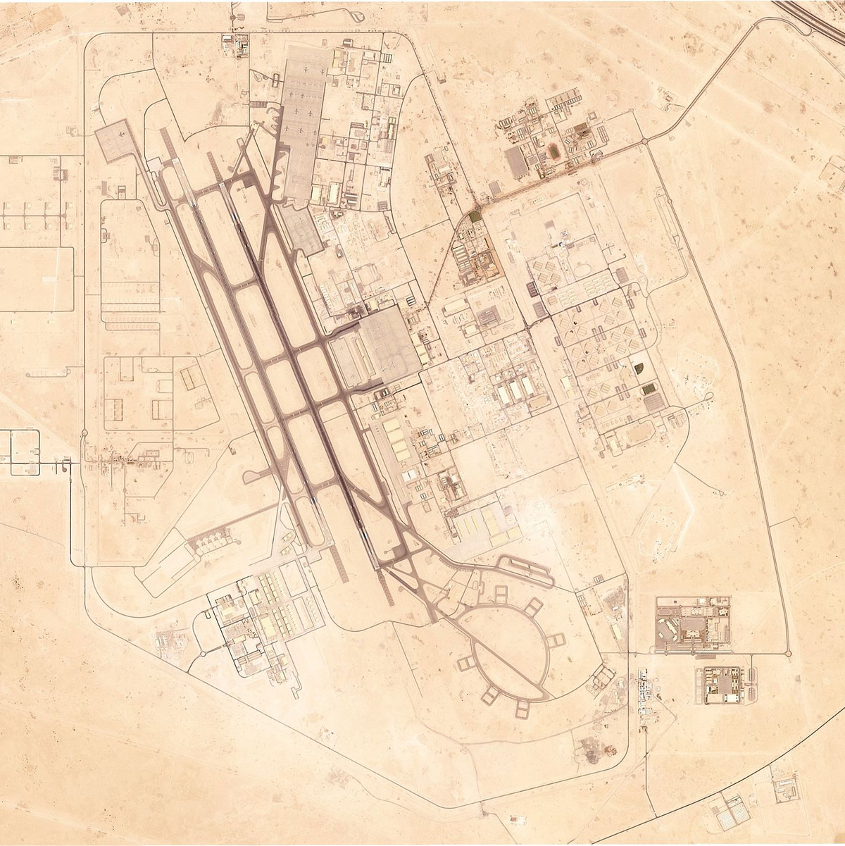 Ziel des iranischen Angriffs war der US-Stützpunkt Al-Udeid in Katar. - Foto: Planet Labs PBC/Planet Labs PBC/AP/dpa