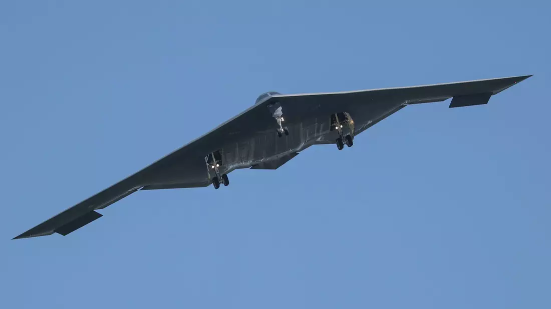 Die Tarnkappenbomber vom Typ B-2 spielten bei dem US-Angriff auf Ziele im Iran am Wochenende eine entscheidende Rolle. (Archivbild) - Bild: David Smith/FR172245 AP/AP/dpa
