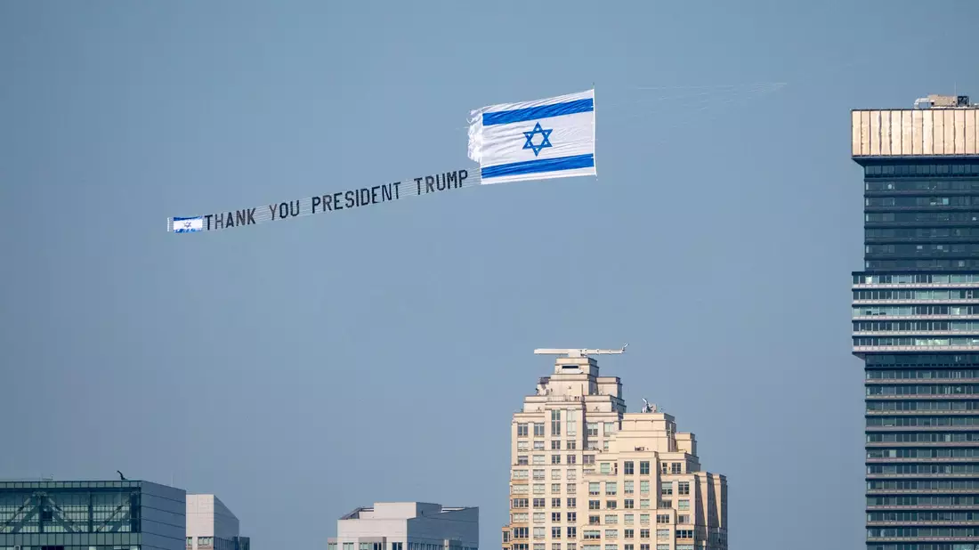 Für seinen Kurs gegen den Iran und für Israel bekommt US-Präsident Donald Trump auch viel Unterstützung.  - Bild: Milo Hess/ZUMA Press Wire/dpa