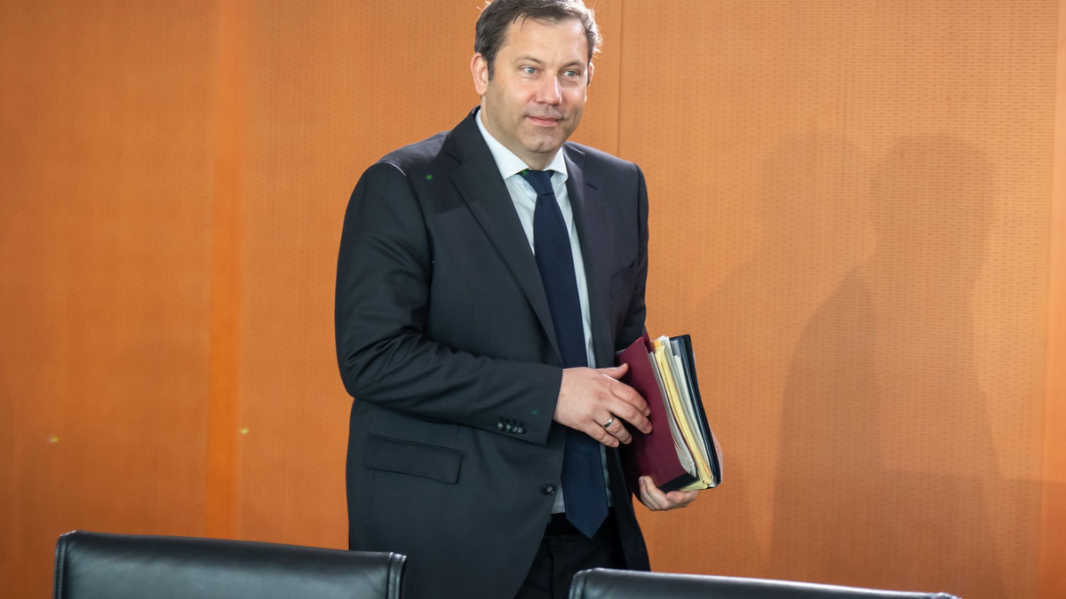 Klingbeil bringt seinen ersten Haushalt ins Kabinett ein. (Archivbild) - Foto: Michael Kappeler/dpa