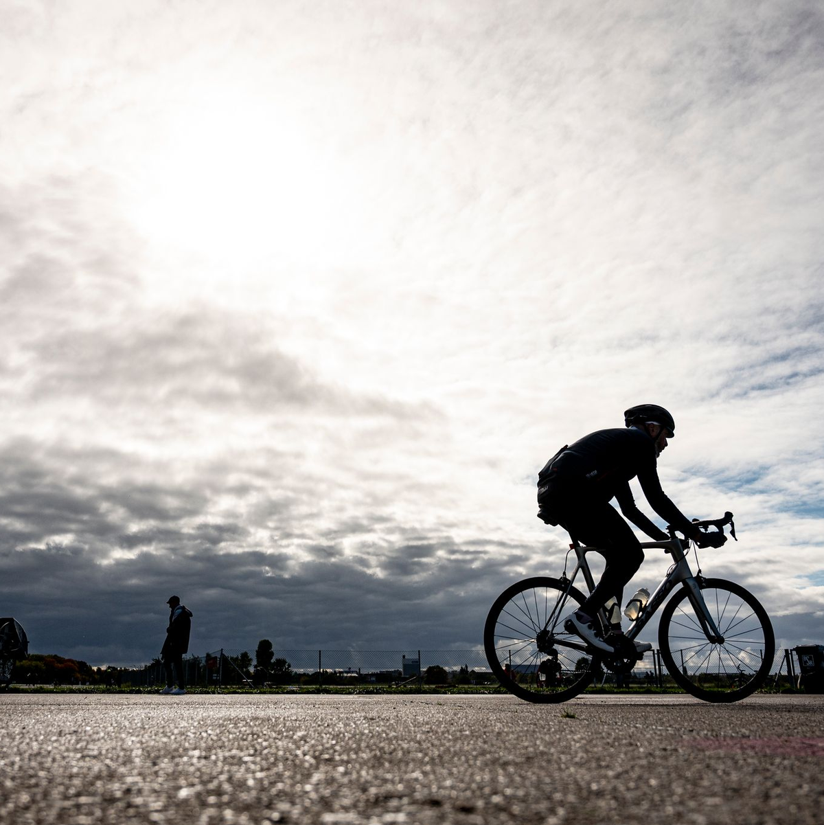 Für Rennräder werden oft hohe Preise bezahlt. (Archivbild) - Foto: Fabian Sommer/dpa
