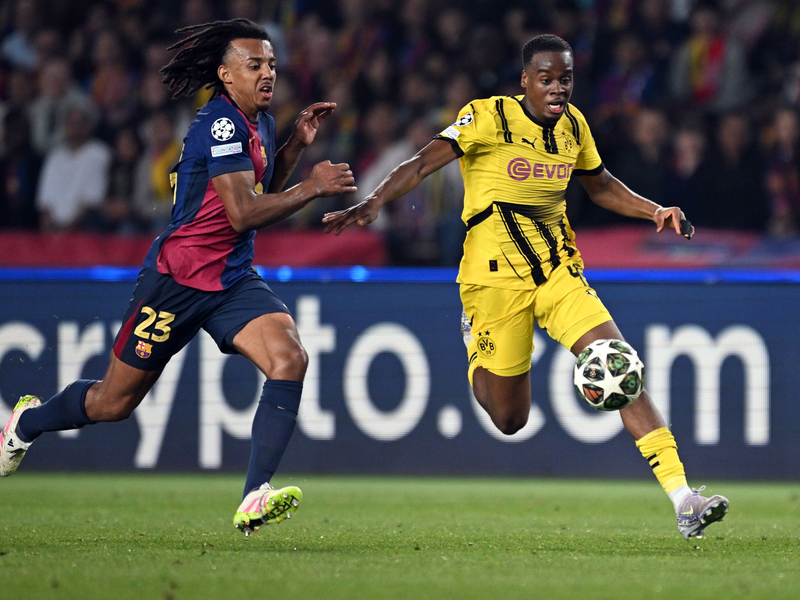 Jamie Gittens' Wechsel vom BVB zum FC Chelsea zieht sich noch hin.  - Foto: Federico Gambarini/dpa