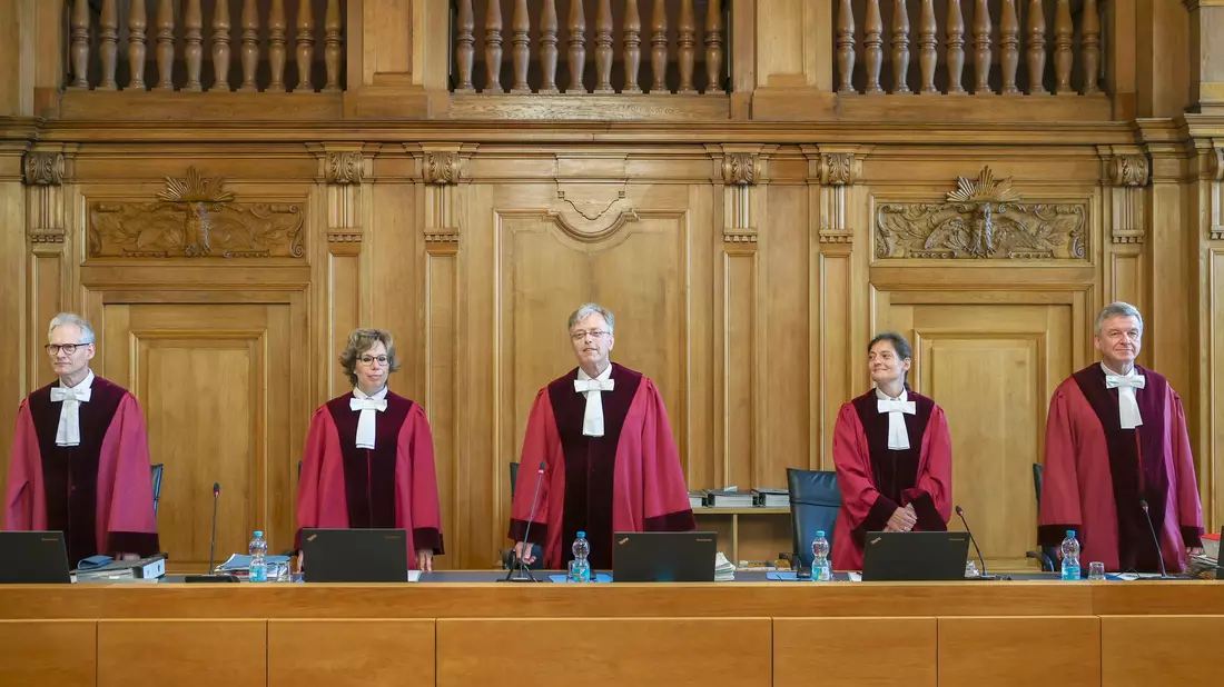 Der 6. Senat mit dem Vorsitzenden Richter Ingo Kraft (M) bei der Verhandlung des Bundesverwaltungsgerichts. (Archivbild)  - Bild: Jan Woitas/dpa