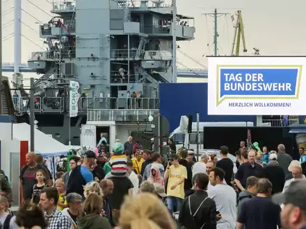 Wir sind da - Tag der Bundeswehr in Stralsund mit dem Generalinspekteur der Bundeswehr - Foto: presseportal.de