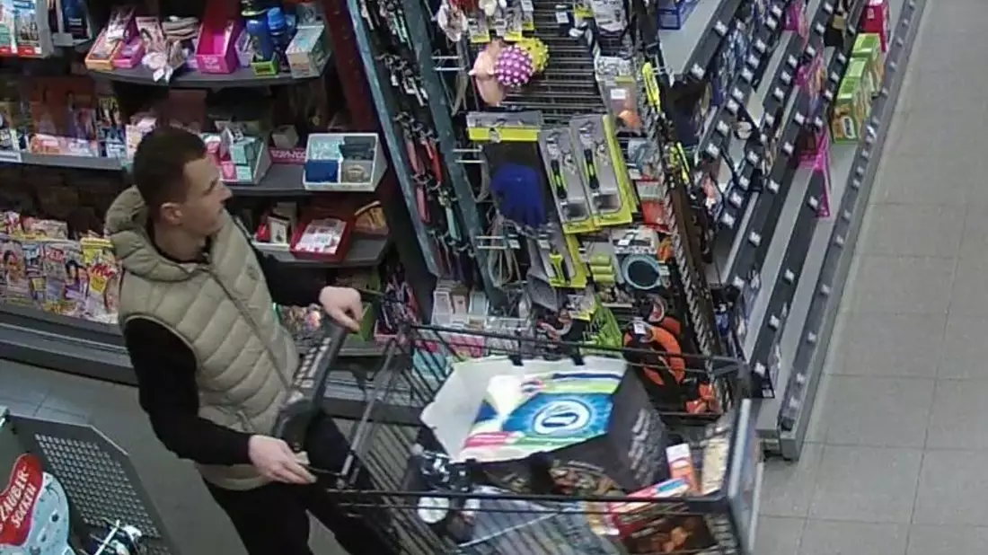 LPI-G: Öffentlichkeitsfahndung nach gewerbsmäßigen Diebstahl am 24. März 2025 - Fotos der Täter - Bild: presseportal.de