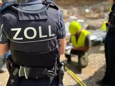 HZA-HN: Mehrfachen illegalen Aufenthalt und illegale Beschäftigung aufgedeckt und beendet - Foto: presseportal.de