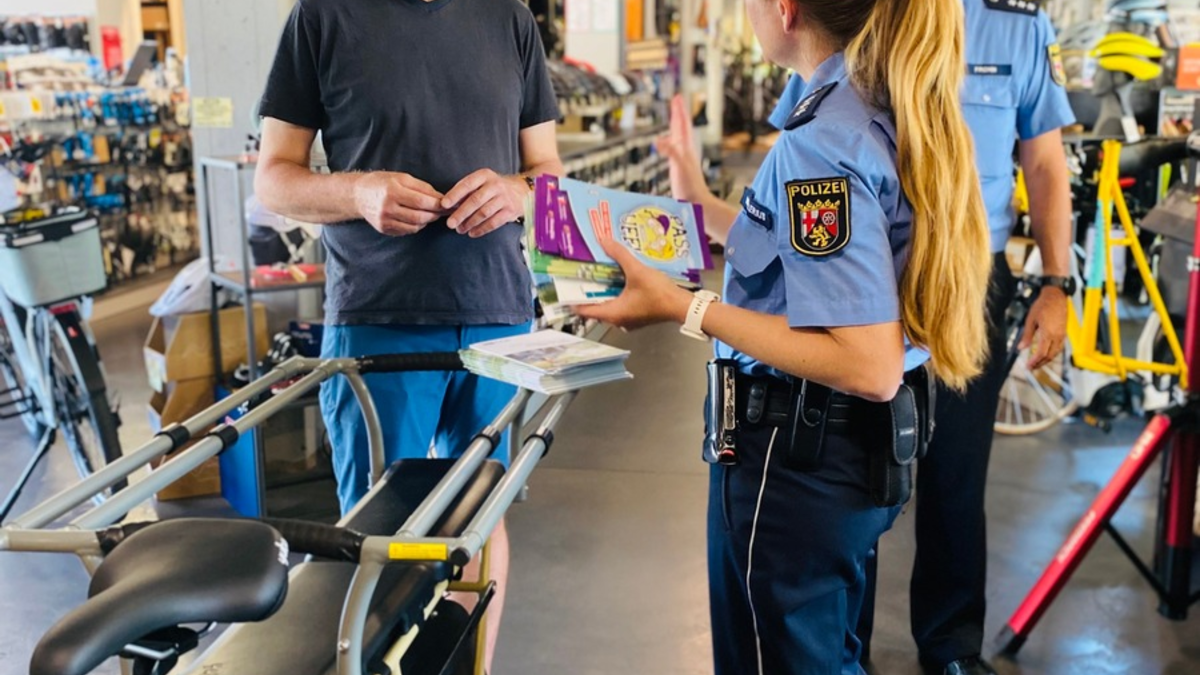 POL-PPTR: Polizei und Fahrradfachhandel in Trier kooperieren für mehr Diebstahlschutz, Sicherheit und Fahrspaß im Alter - Foto: presseportal.de