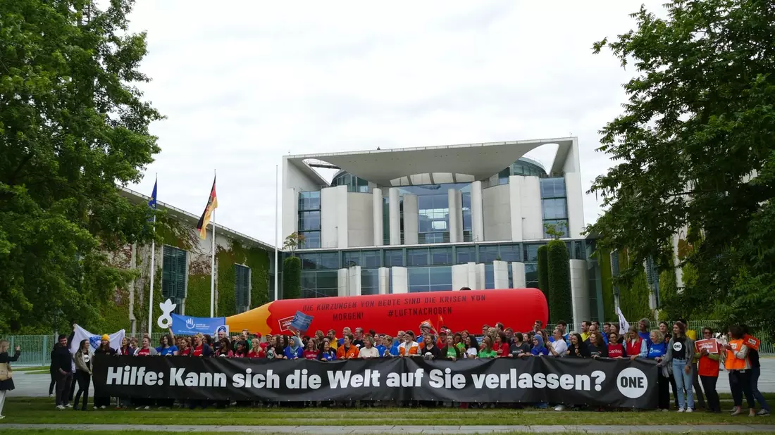 Bundesregierung kürzt humanitäre Hilfe um 53% - 6,8 Mio. Menschen von lebensrettender Unterstützung ausgeschlossen - Bild: presseportal.de
