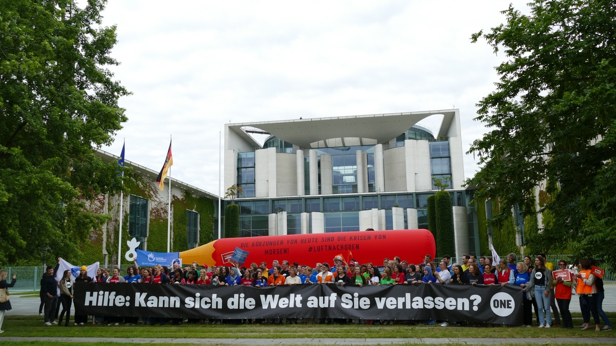 Bundesregierung kürzt humanitäre Hilfe um 53% - 6,8 Mio. Menschen von lebensrettender Unterstützung ausgeschlossen - Foto: presseportal.de