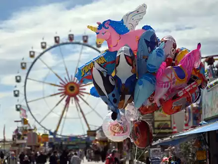 Die «kleine Wiesn» soll nächstes Jahr eine Woche länger dauern (Archivbild). - Foto: Niklas Treppner/dpa
