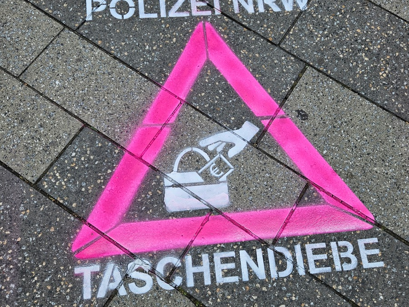 POL-DN: Polizei warnt vor Taschendieben - Präventive Hinweise im Stadtbild - Foto: presseportal.de