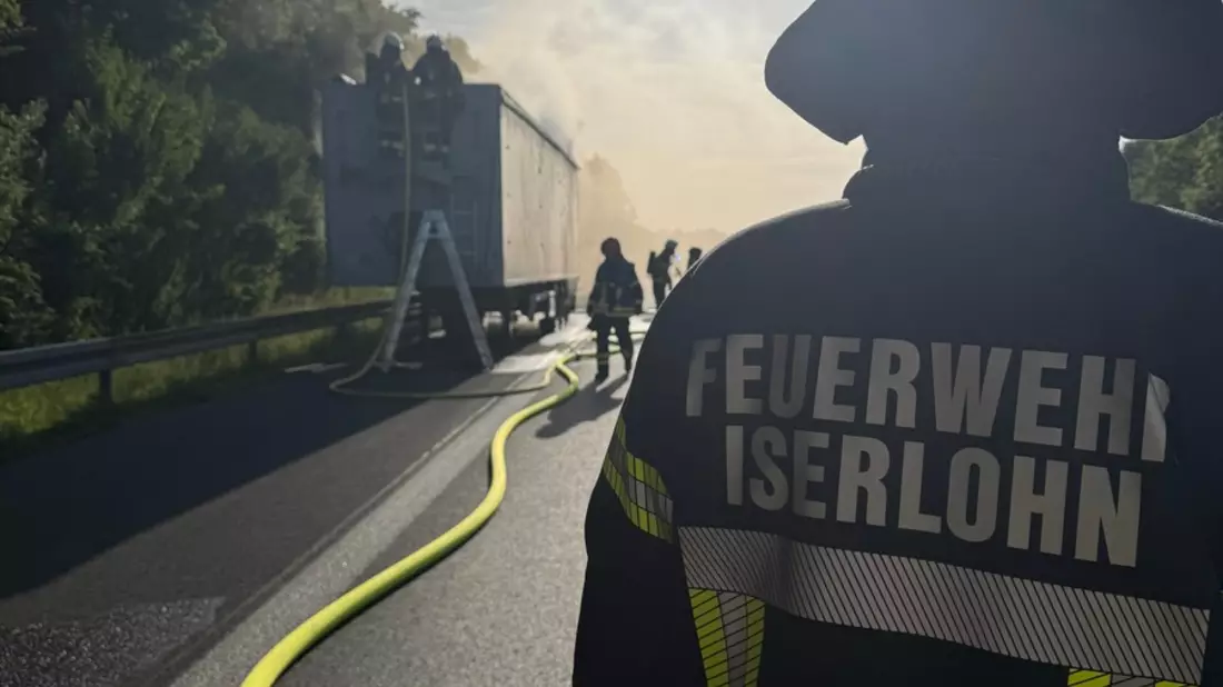 FW-MK: Lkw-Brand auf der Autobahn - Bild: presseportal.de