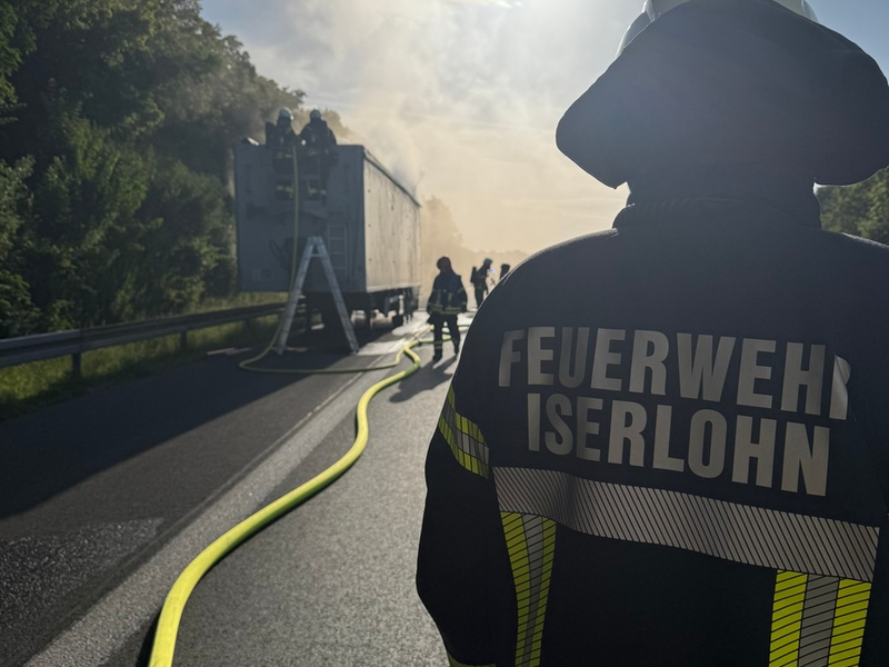 FW-MK: Lkw-Brand auf der Autobahn - Foto: presseportal.de