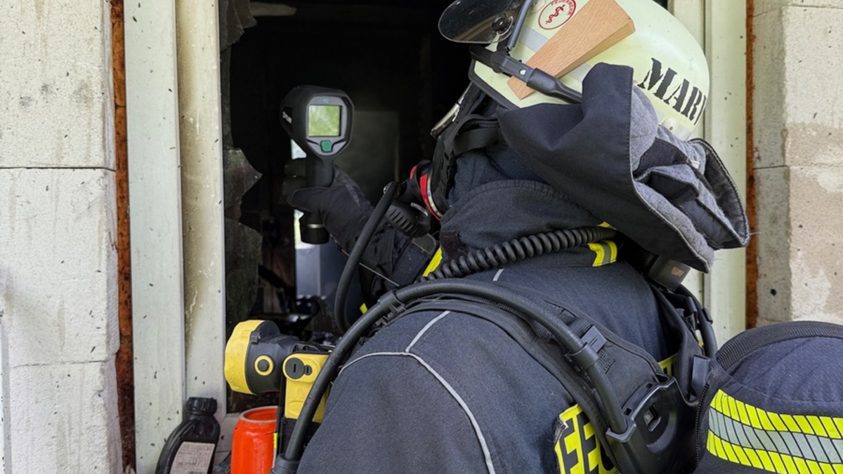 FW-SE: Feuer zerstört Bungalow - Foto: presseportal.de