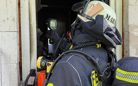 FW-SE: Feuer zerstört Bungalow - Foto: presseportal.de