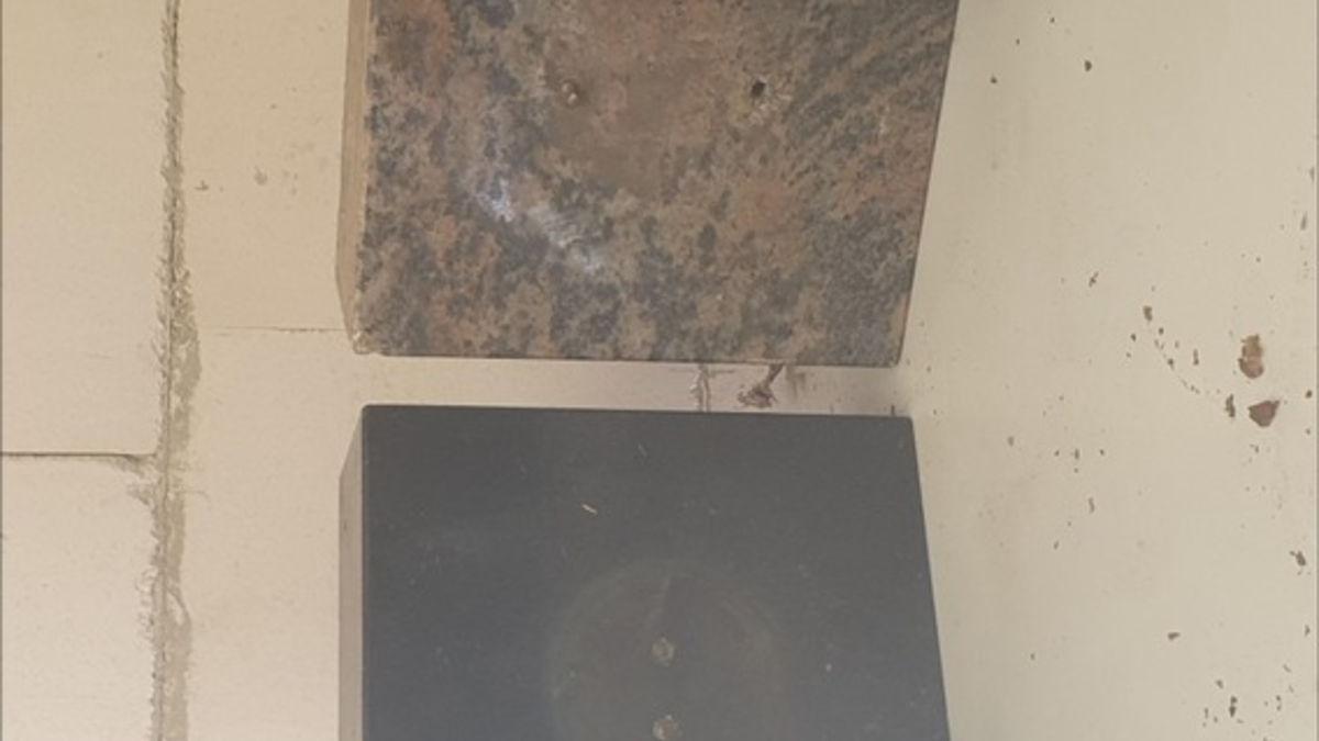 POL-NE: Kripo sucht Eigentümer von Sockelplatten - Foto: presseportal.de