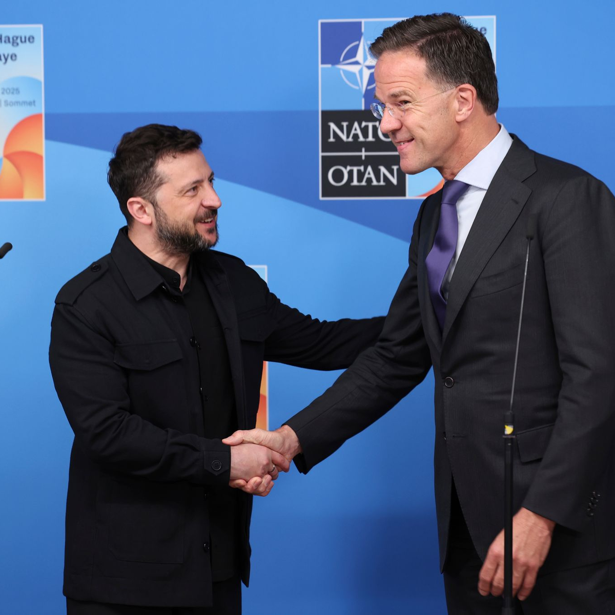 Kein einfacher Nato-Gipfel für Präsident Selenskyj: US-Präsident Trump lässt wenig Raum für neue Versprechungen der Allianz.  - Foto: Claudia Greco/Pool Reuters/AP/dpa