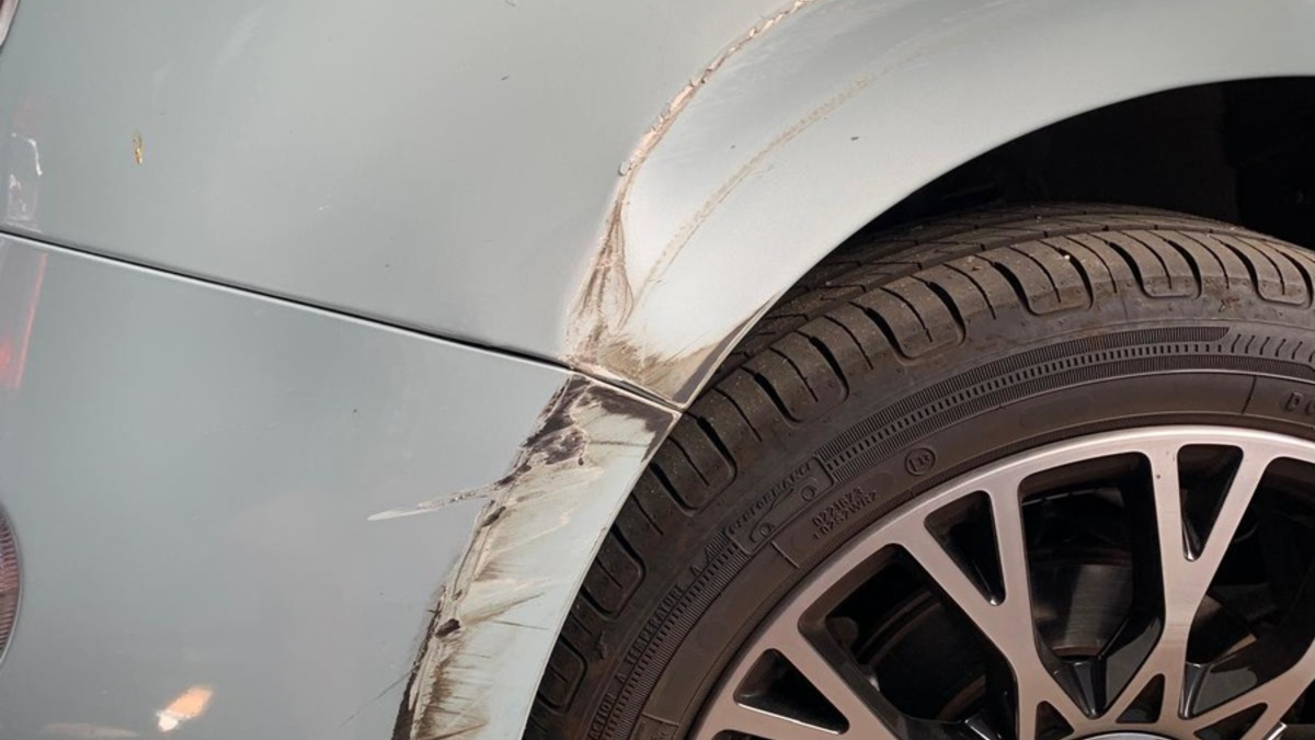 POL-PDKL: Fahrzeug gestreift und abgehauen - Foto: presseportal.de