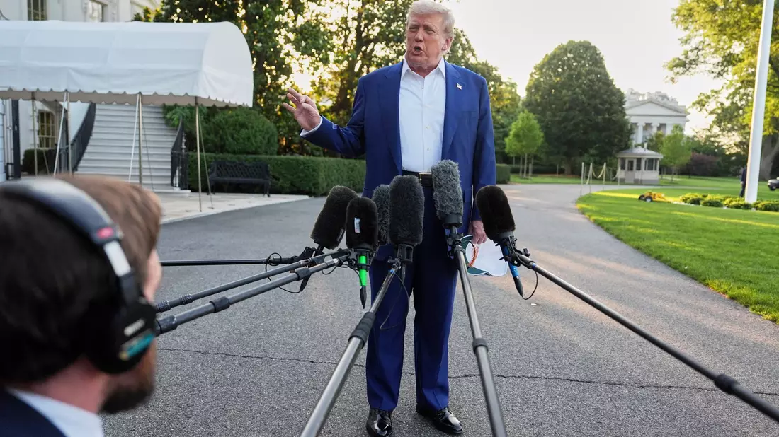 US-Präsident Donald Trump will nach eigenen Worten keine Machtwechsel im Iran erreichen. - Bild: Evan Vucci/AP/dpa