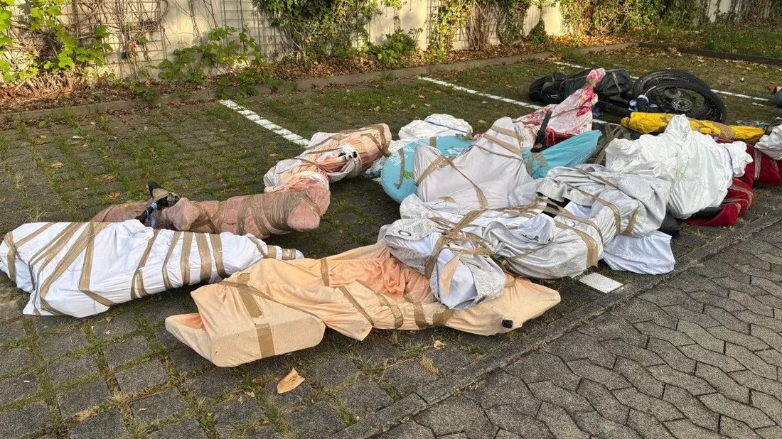 POL-GÖ: (207/2025) Erfolg im Kampf gegen Fahrraddiebe: Polizei entdeckt vierzehn gestohlene E-Bikes in ausländischem Mercedes-Sprinter, Fahrer in U-Haft, Fahrzeug beschlagnahmt, Ermittlungen dauern an - Bild: presseportal.de