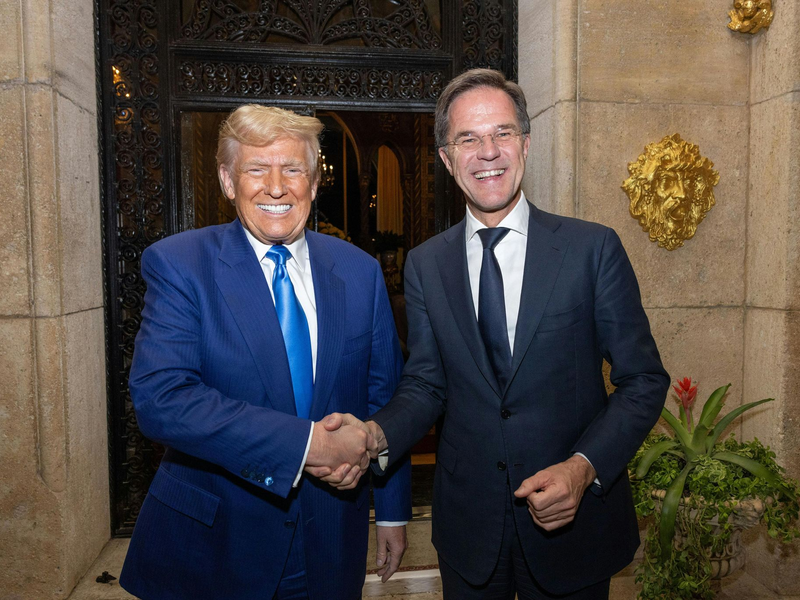 Mehr Lob geht kaum: Nato-Generalsekretär Mark Rutte schickte US-Präsident Trump zu dessen Reise nach Europa eine ganz besondere Nachricht. (Archivbild) - Foto: Erik Luntang/Nato/dpa
