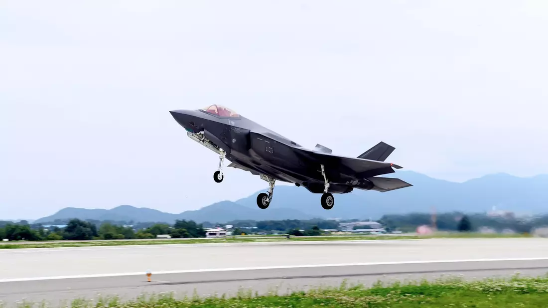 Der Hightech-Flieger wurde in den USA entwickelt. (Archivbild) - Bild: Südkoreanische Luftwaffe/Yonhap/dpa