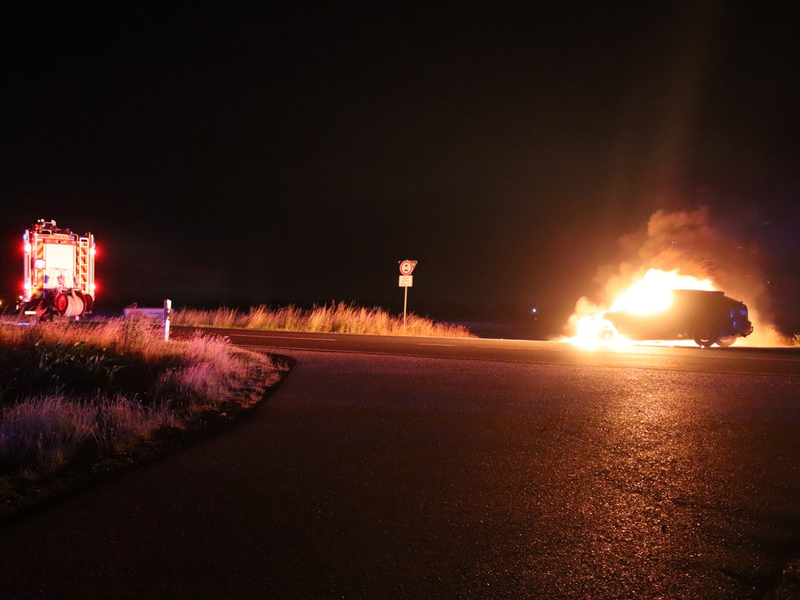 FW Gangelt: Pkw-Brand auf der Kreisstraße 3 - Foto: presseportal.de