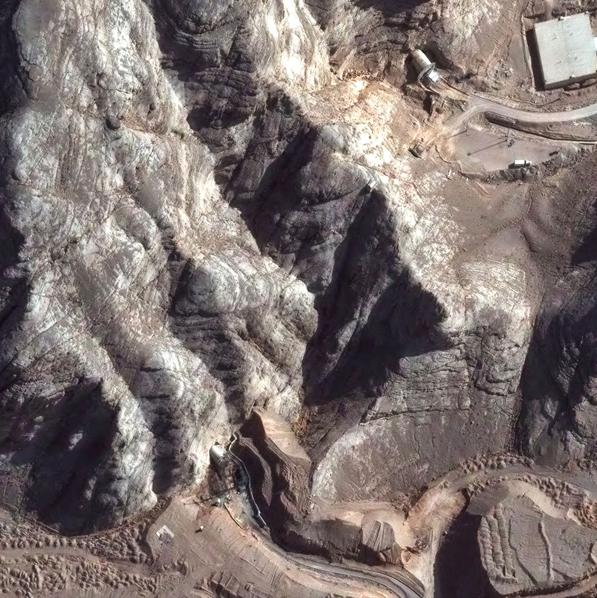 Laut Medienberichten wurde das iranische Atomprogramm durch die Angriffe nur um wenige Monate zurückgeworfen. (Archivbild)  - Foto: Uncredited/Maxar Technologies/AP/dpa